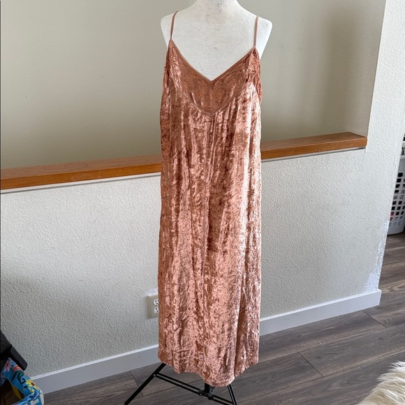 Anthropologie Embroidered Copper velvet dress size 14
Lucie Velvet Embroidered - Picture 3 of 14